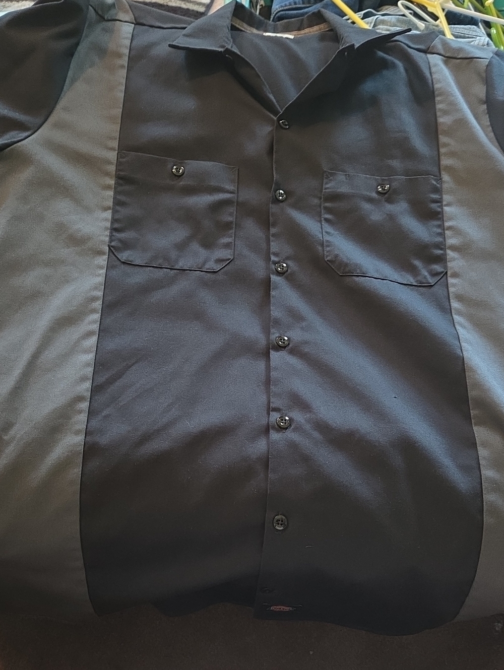 Di ckiesMen's Two-Tone Black and Gray Button-Up Shirt